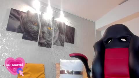 Lili Cooper online show from 8, 2, 2025