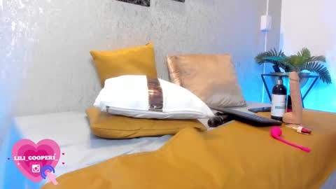 Lili Cooper online show from 23, 2, 2025