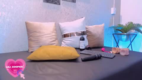 Lili Cooper online show from 6, 3, 2025