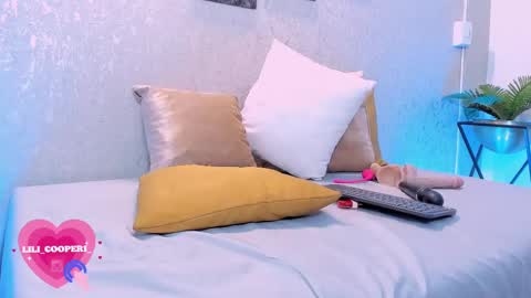 Lili Cooper online show from 7, 3, 2025