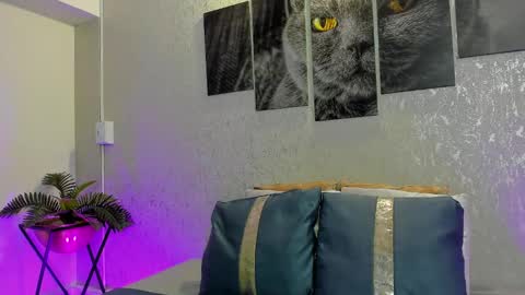 Lili Cooper online show from 3, 11, 2025