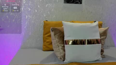 Lili Cooper online show from 8, 11, 2025