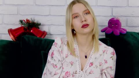 LiliLinn online show from 27, 12, 2024