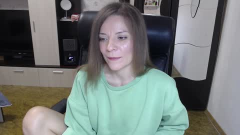 lilith small21 online show from 4, 2, 2025