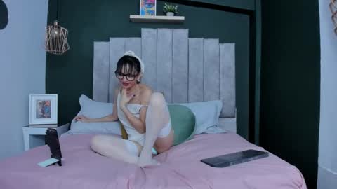 Snapshot of lilithmuller_new chatting on 19, 12, 2025 Lili online show from 19, 12, 2025