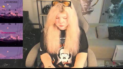 Snapshot of lilithnelson chatting on 22, 10, 2025 LilithNelson online show from 22, 10, 2025