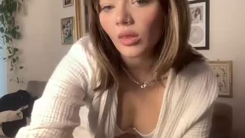 lilldaddysgirl online show from 15, 10, 2025