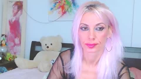 Snapshot of lillianasara chatting on 18, 10, 2025 Lara online show from 18, 10, 2025