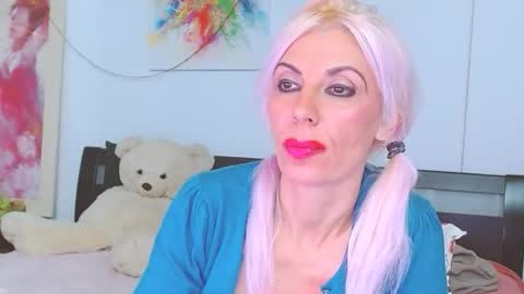 Snapshot of lillianasara chatting on 8, 11, 2025 Lara online show from 8, 11, 2025