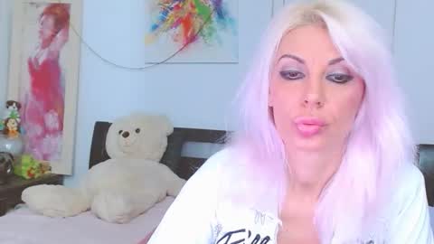 Snapshot of lillianasara chatting on 16, 11, 2025 Lara online show from 16, 11, 2025