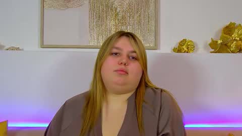 LillianHaig online show from 2, 2, 2026