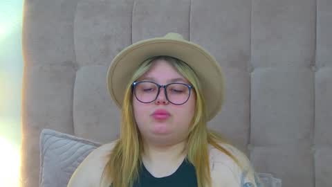 Snapshot of lillianhaig chatting on 19, 3, 2026 LillianHaig online show from 19, 3, 2026