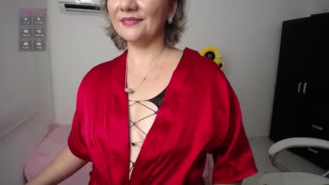 Snapshot of lilly_milf chatting on 27, 12, 2024 Lilly online show from 27, 12, 2024
