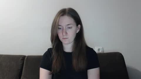 lily_love_x online show from 28, 1, 2025