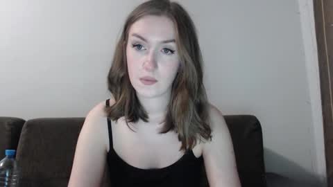 lily_love_x online show from 15, 9, 2025