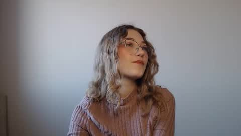 small lily online show from 5, 3, 2026