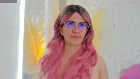 Snapshot of lily_thompsom chatting on 11, 12, 2024 Lily Thompsom online show from 11, 12, 2024