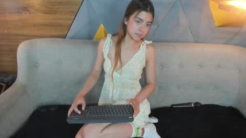 lily_waist online show from 7, 1, 2025