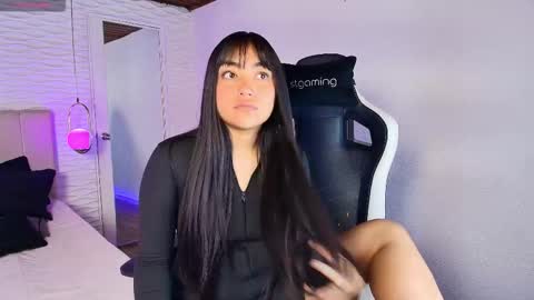 lily_waist online show from 4, 10, 2025