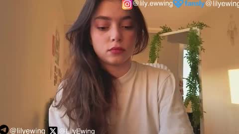 Snapshot of lilyewing_ chatting on 8, 9, 2025 Lily online show from 8, 9, 2025