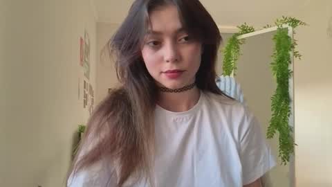 Snapshot of lilyewing_ chatting on 10, 9, 2025 Lily online show from 10, 9, 2025