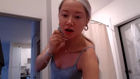 Snapshot of lilyyymonroee chatting on 10, 11, 2025 Lily Monroe online show from 10, 11, 2025
