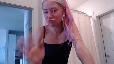 Snapshot of lilyyymonroee chatting on 16, 11, 2025 Lily Monroe online show from 16, 11, 2025