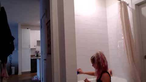 Snapshot of lilyyymonroee chatting on 21, 11, 2025 Lily Monroe online show from 21, 11, 2025