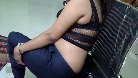 limaakter246618 online show from 11, 1, 2025