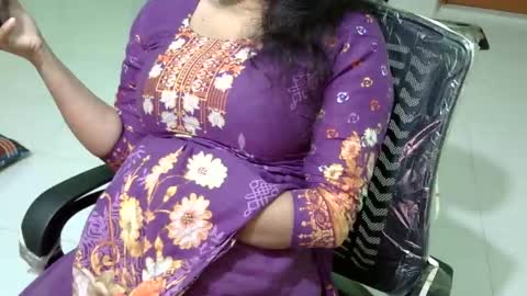 limaakter246618 online show from 13, 1, 2025