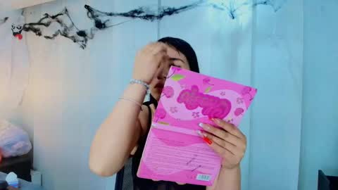  Lina Bedoya  online show from 4, 11, 2025