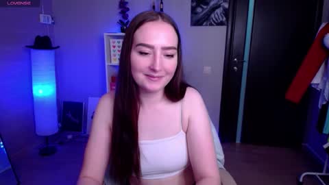 Lina online show from 4, 3, 2025