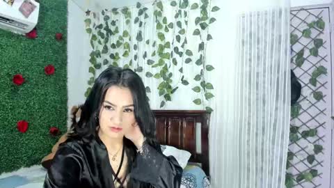 Snapshot of lina_paola chatting on 5, 10, 2025 paola online show from 5, 10, 2025