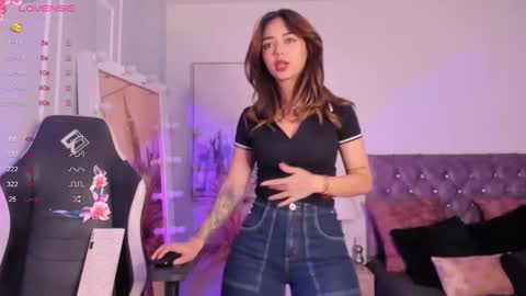 linda_caroline online show from 5, 3, 2025