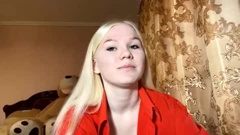 Snapshot of lindabreines chatting on 29, 11, 2025 Luna online show from 29, 11, 2025