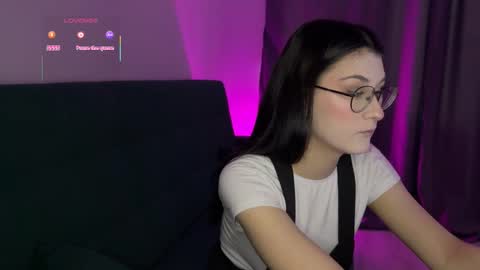 Snapshot of linna4cute chatting on 24, 11, 2025 Welcome honey Im Linna 3 online show from 24, 11, 2025