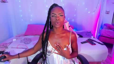 Snapshot of linsyadams chatting on 13, 12, 2024 online show from 13, 12, 2024