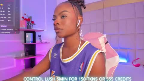 Snapshot of linsyadams chatting on 20, 12, 2024 online show from 20, 12, 2024