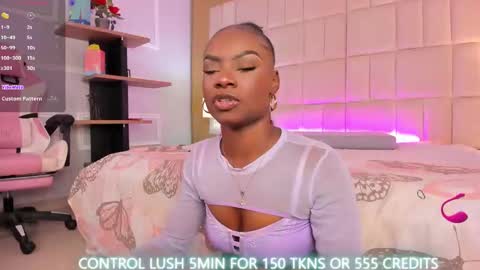 Snapshot of linsyadams chatting on 22, 12, 2024 online show from 22, 12, 2024