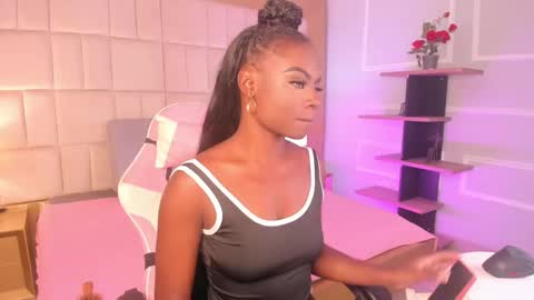 Snapshot of linsyadams chatting on 9, 1, 2025 online show from 9, 1, 2025