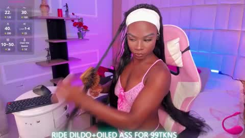 Snapshot of linsyadams chatting on 14, 2, 2025 online show from 14, 2, 2025