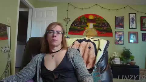 Snapshot of linzy19 chatting on 25, 9, 2025 Linzy19 online show from 25, 9, 2025