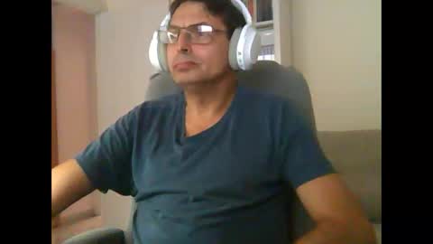 Snapshot of liongr69 chatting on 12, 10, 2025 liongr69 online show from 12, 10, 2025