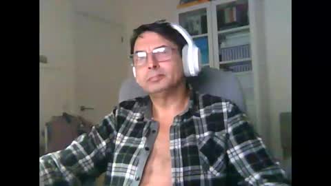 Snapshot of liongr69 chatting on 17, 11, 2025 liongr69 online show from 17, 11, 2025