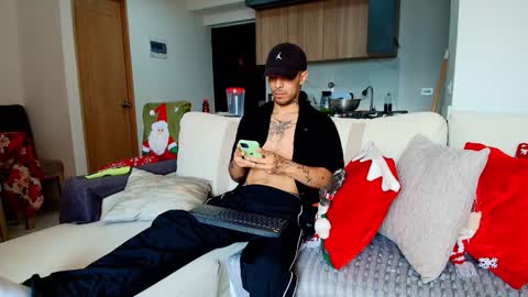 Snapshot of liorvante chatting on 17, 12, 2025 Lior Vante online show from 17, 12, 2025