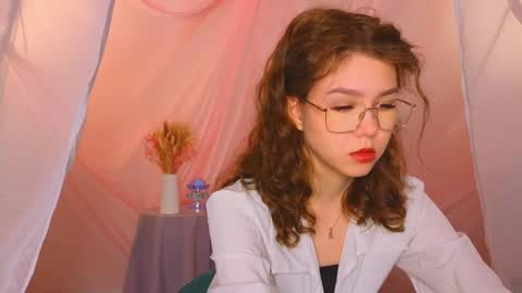 Snapshot of lisa_roses chatting on 28, 1, 2025 Lisa online show from 28, 1, 2025