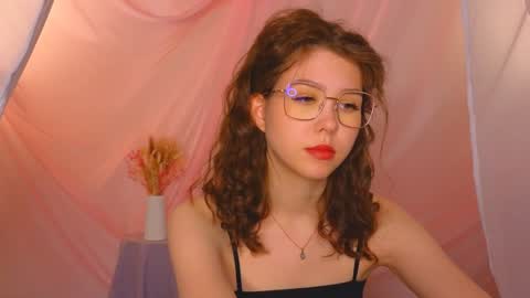 Snapshot of lisa_roses chatting on 28, 1, 2025 Lisa online show from 28, 1, 2025