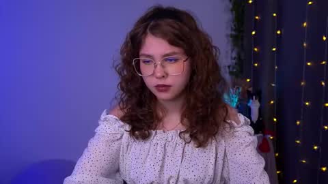 Snapshot of lisa_roses chatting on 11, 11, 2025 Lisa online show from 11, 11, 2025