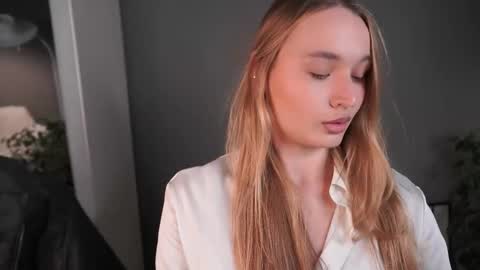 Elisabeth or Lisa online show from 23, 11, 2025