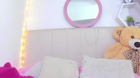 Snapshot of lisaa_a chatting on 4, 11, 2025 Lisa online show from 4, 11, 2025